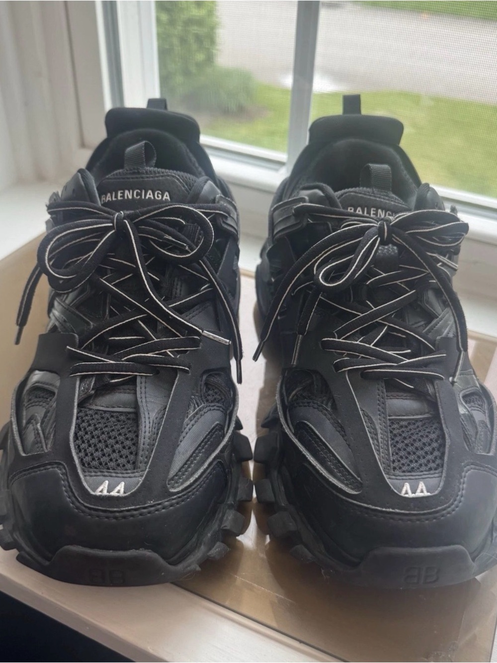 Men's size 44 Triple S
